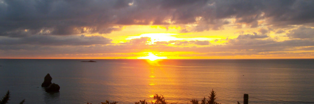 Couché de soleil sur la plage de la mine d'or